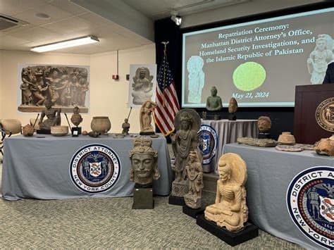 New York Officials Return More Than 650 Antiquities Valued at $14M to India