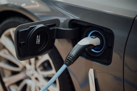 Electric Vehicles Pass Tipping Point, Breaking the Link with Oil Prices
