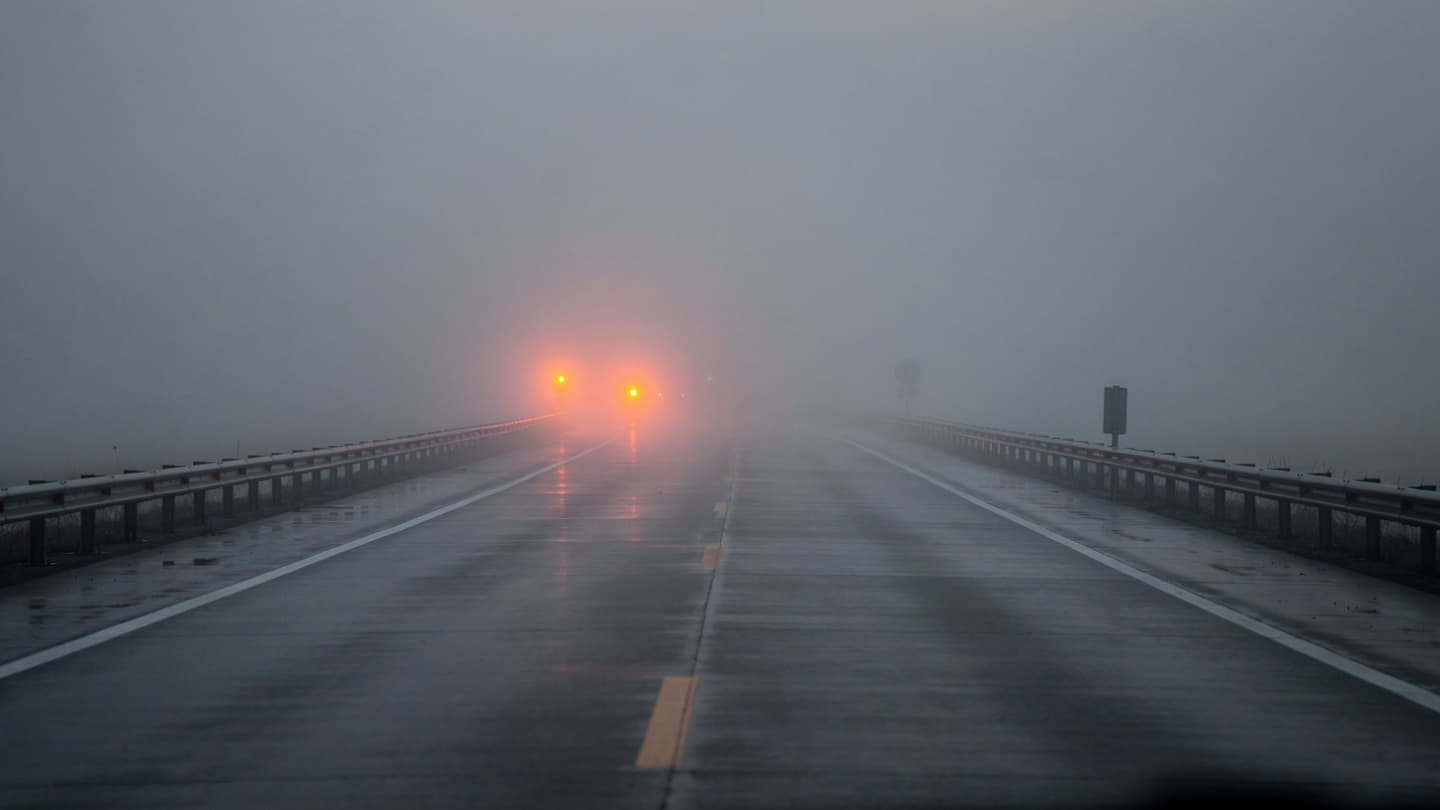 Une route d'hiver où le métal a rencontré le silence d'une froide et ultime nuit du Nord-Est
