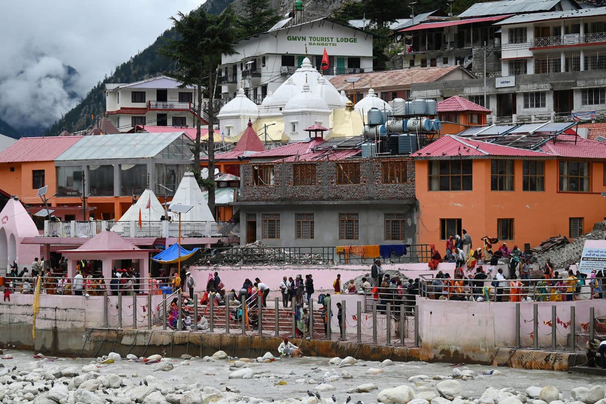 Le temple de Gangotri en Inde exige des visiteurs qu'ils boivent de l'urine de vache