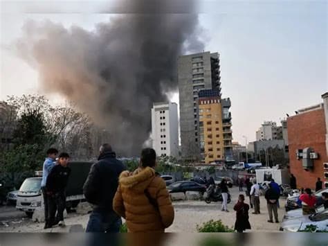 Iran War Exit Elusive, Trump Aides Vie to Affect Outcome