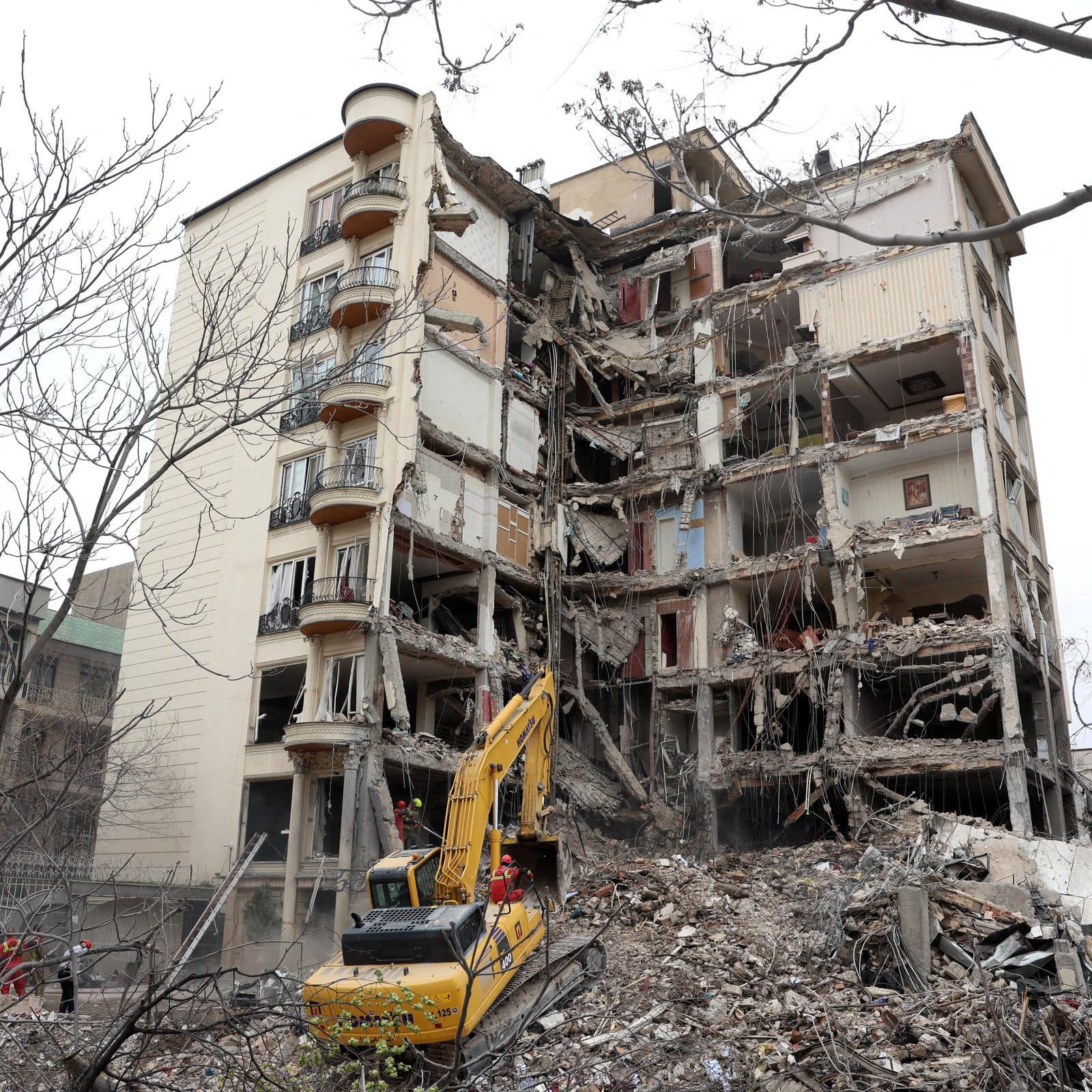 Trump Says He Will Postpone Strikes on Iran's Power Plants After "Productive Conversations," but Iran Denies Talks