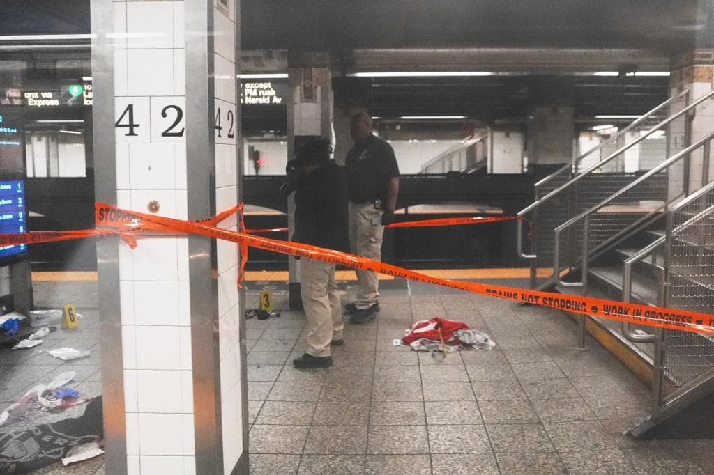 Stabbings on New York Subway Leave 3 Hurt as Officers Shoot Knife-Wielding Man