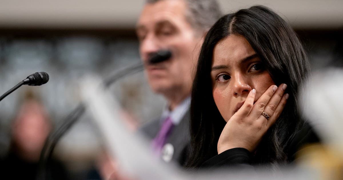 Judge Orders Release of Texts from Border Patrol Agent After Shooting Chicago Woman