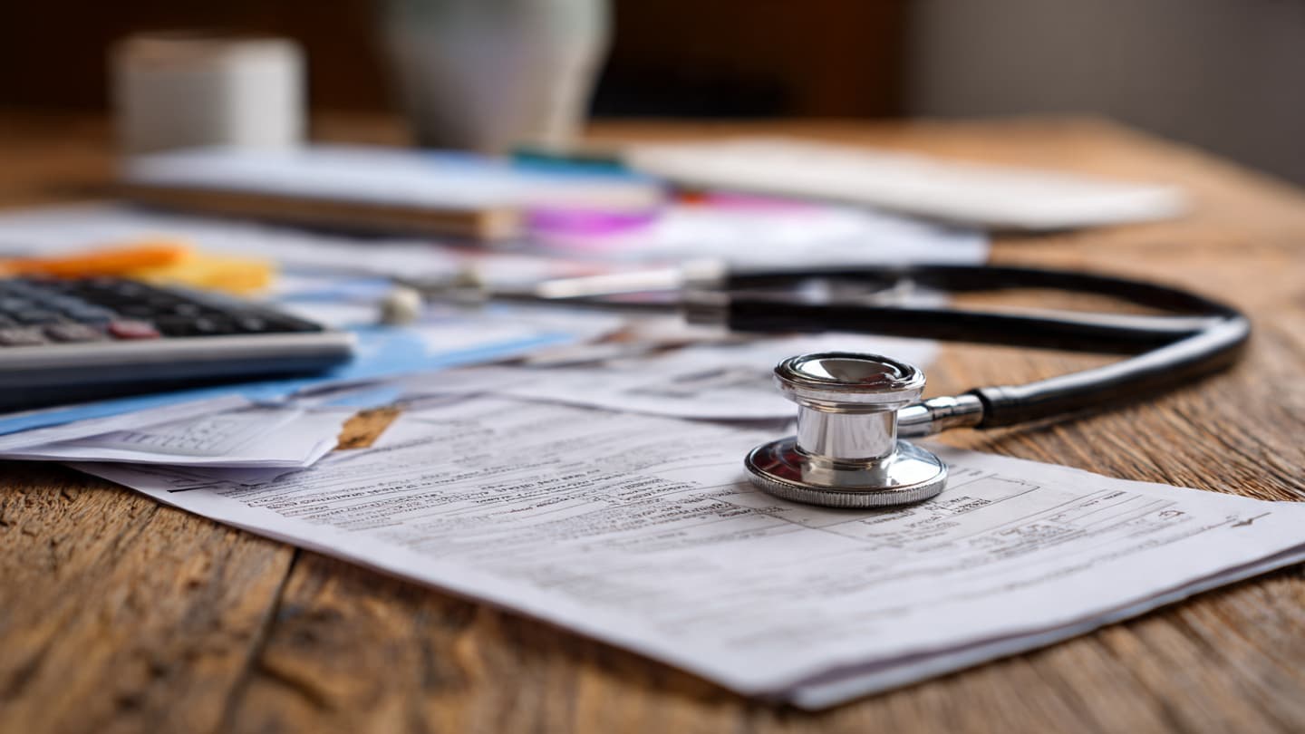 Under Fluorescent Lights and Rising Bills: America’s Hospitals Defend the Cost of Healing