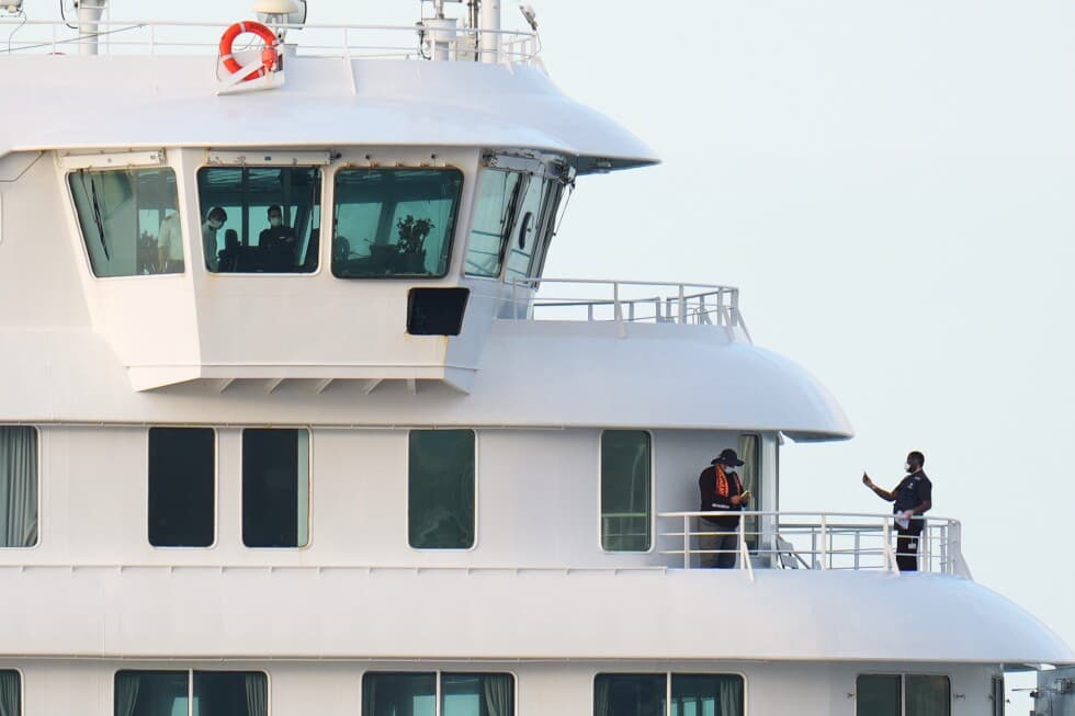 French National from Hantavirus Cruise Ship Displays Symptoms During Airlift