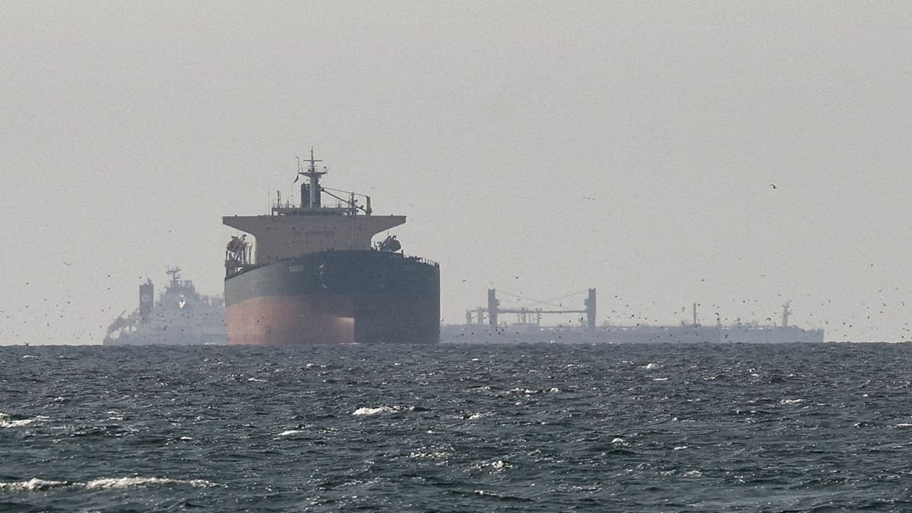 Secret Codes and Yuan Fees Get Ships Through Iran’s Hormuz Tollbooth