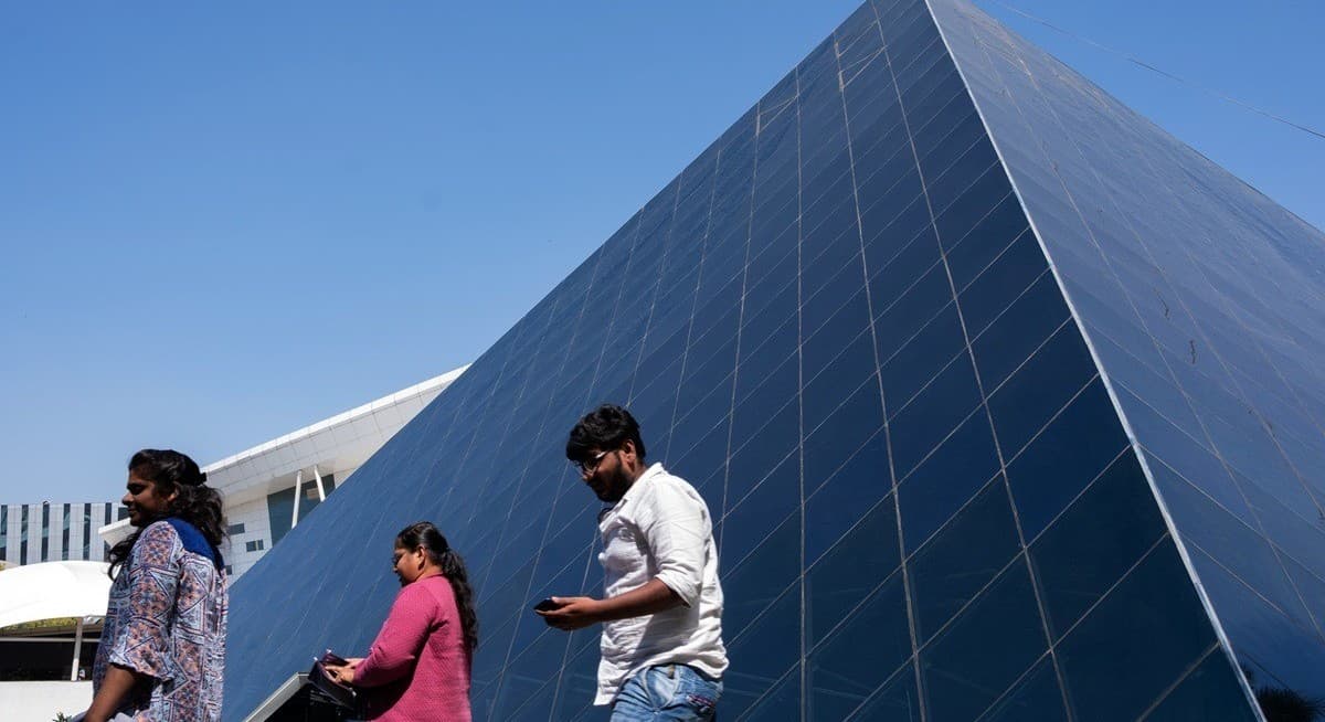 India Tech Giants Struggle to Shake Off $115 Billion Rout Amid Weak Growth Outlook