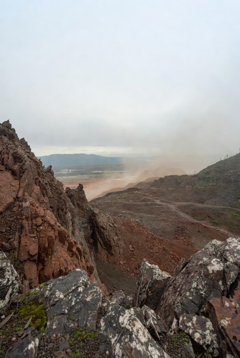 Jeff Bezos and Bill Gates Are Betting Big on Quebec's Subsoil: A High-Tech Rush for Critical Minerals in the North