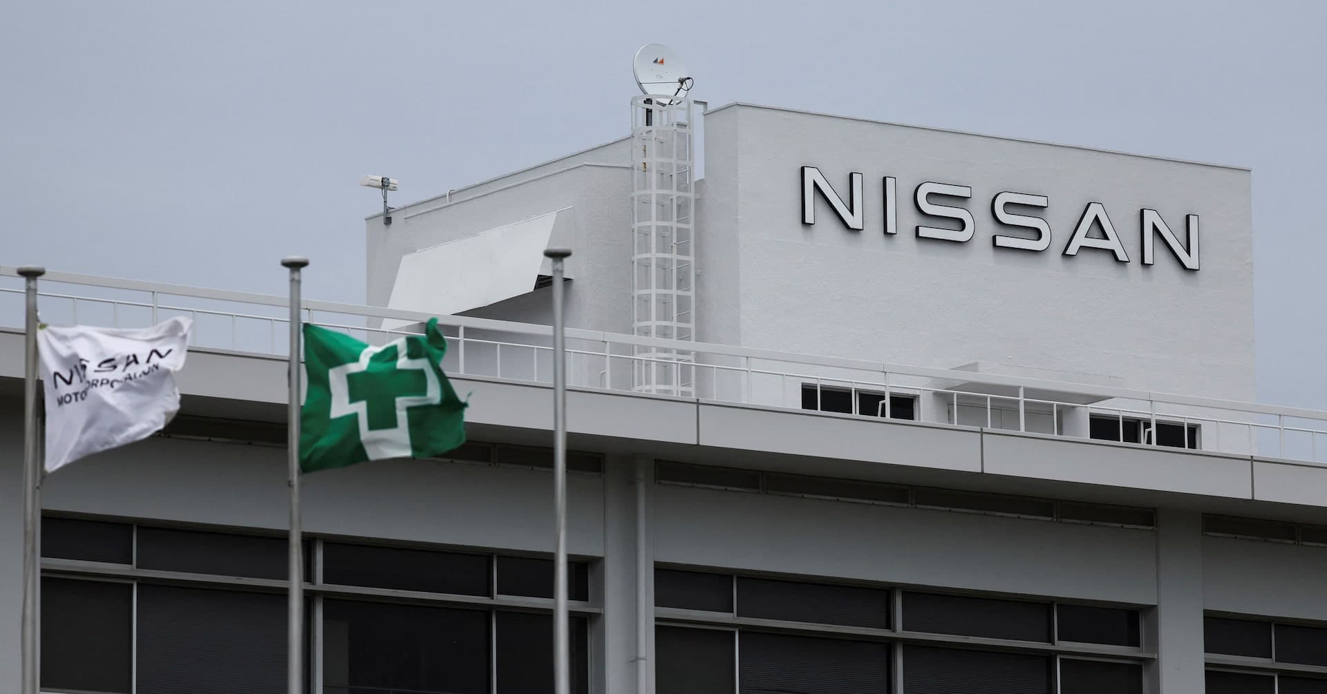 Nissan to Cut 900 Jobs in Europe as Global Restructuring Deepens Auto Industry Crisis