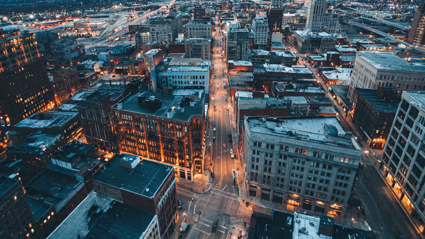 Dusk Over the Polling Lines: The Subtle Movements Beneath America’s Local Elections