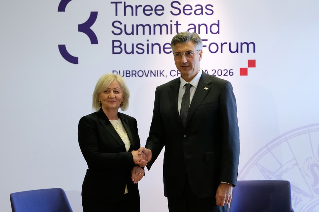 Croatia and Bosnia Sign Pipeline Deal to Reduce Dependency on Russia