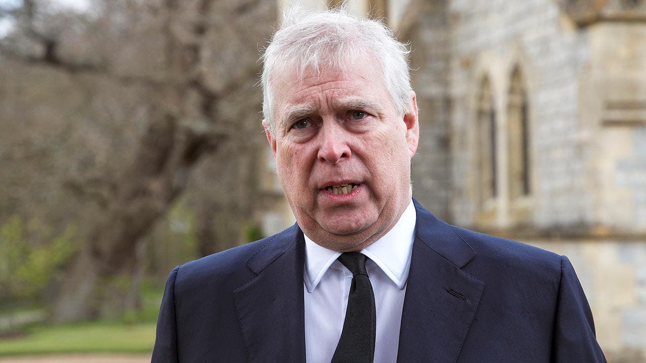Le gouvernement britannique envisage de retirer l'ancien prince Andrew de la ligne de succession royale