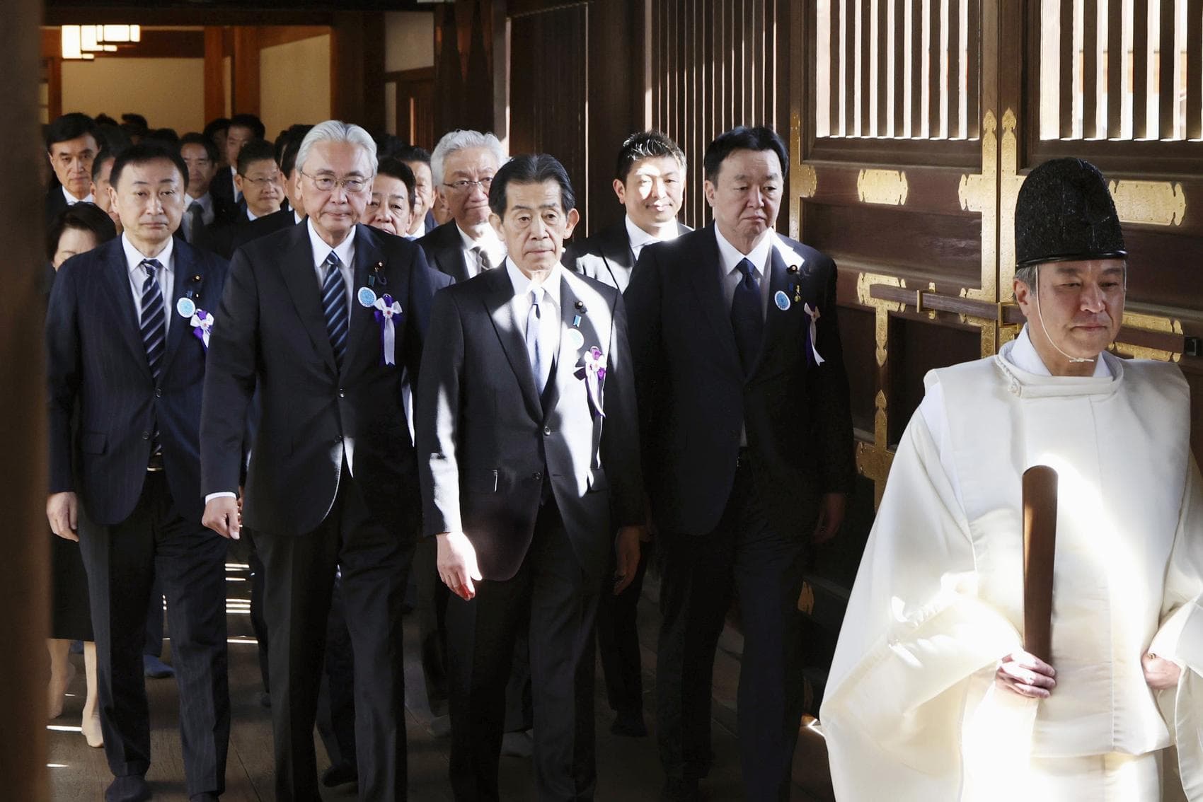 Cross-Party Group of Japanese Lawmakers Visits War-Linked Yasukuni Shrine
