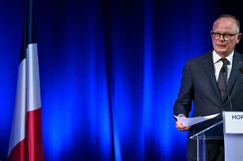 Former PM Philippe Launches Presidential Campaign to Challenge Far Right in France