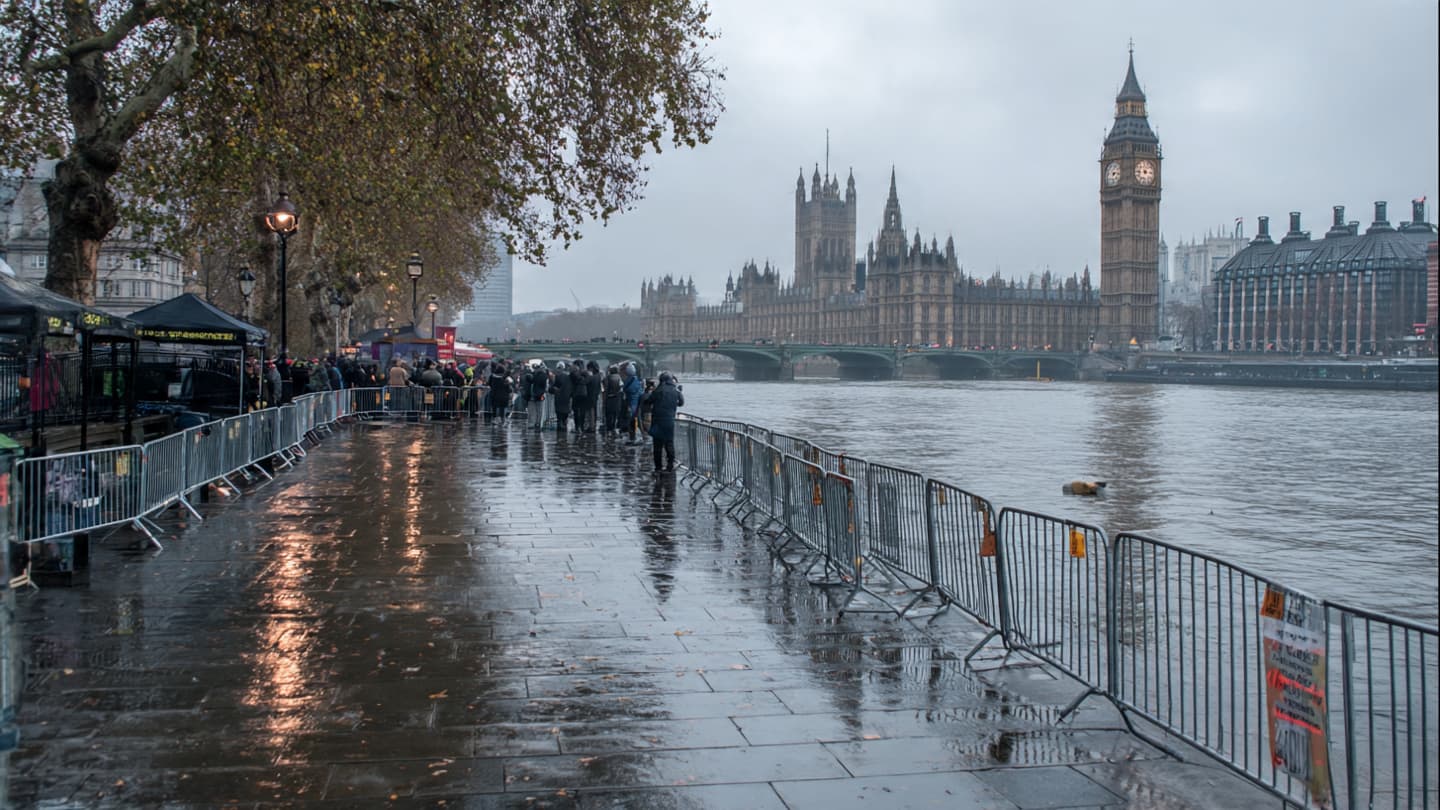 The Sound of Quiet Dissent: Ministers, Timetables, and the Uneasy Rhythm of British Power