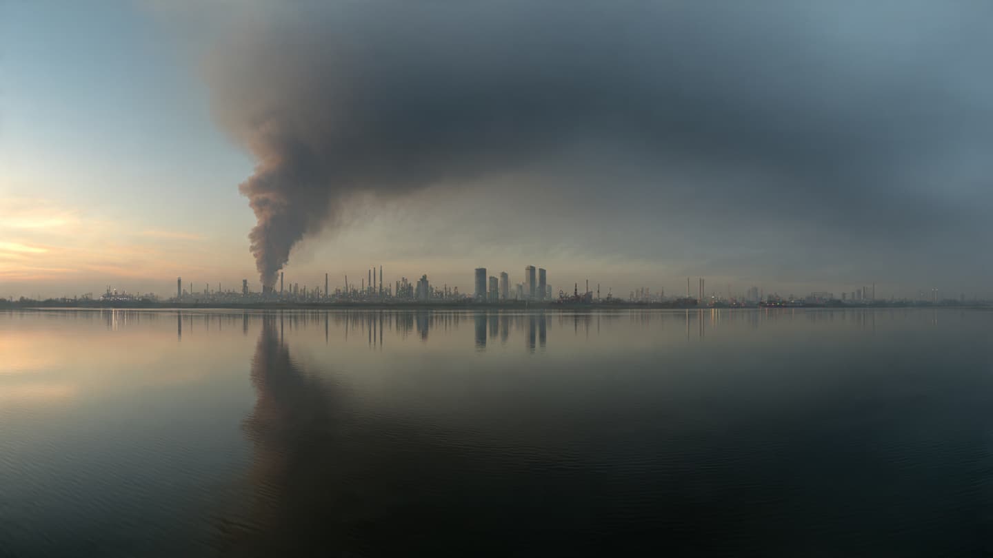 When the Horizon Turns to Charcoal: Reflections on the Stillness Over the Rhine