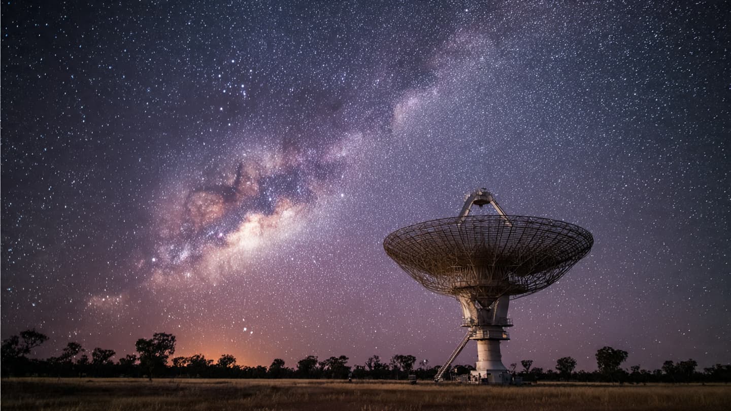 The Starlit Watch: A Narrative of Infinite Skies and Silent Observation in the Australian Outback