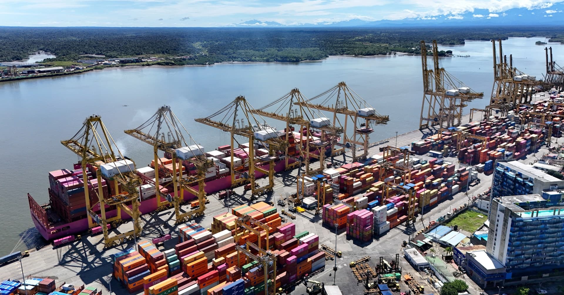 Colombia Halts Electricity Sales to Ecuador and Imposes Tariffs Amid Trade and Drug Trafficking Dispute