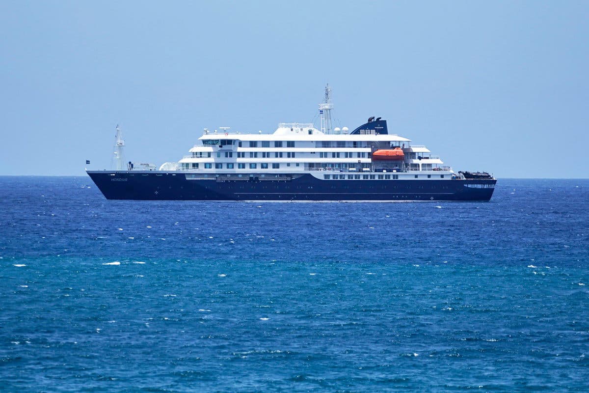 British Crew Member in Urgent Need of Medical Care Amid Suspected Hantavirus Outbreak on Cruise Ship