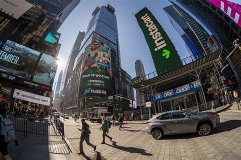 Microsoft and Meta Announce Large Staff Reductions as They Invest Heavily in AI