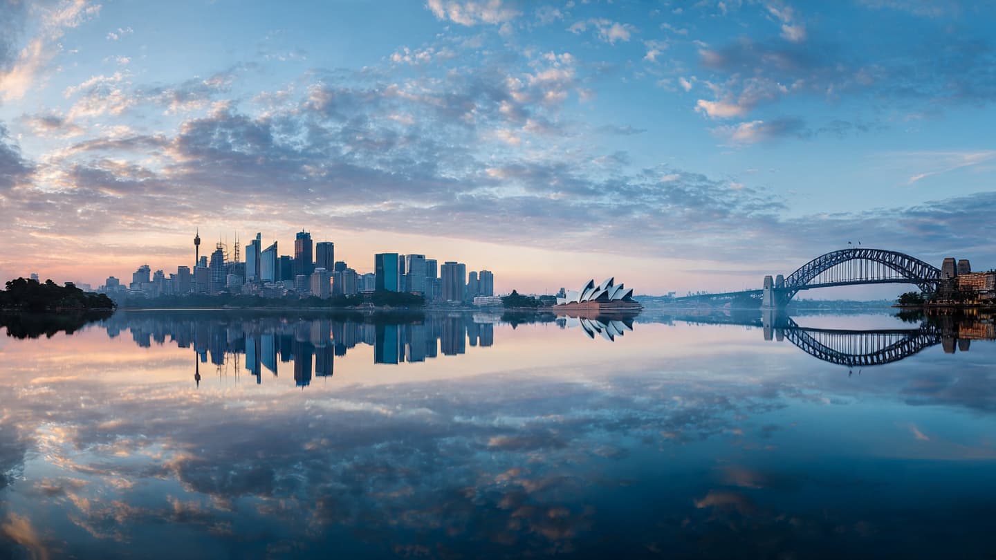Where the Dust Settles on the Shore: A Quiet Morning in the Sydney Harbor