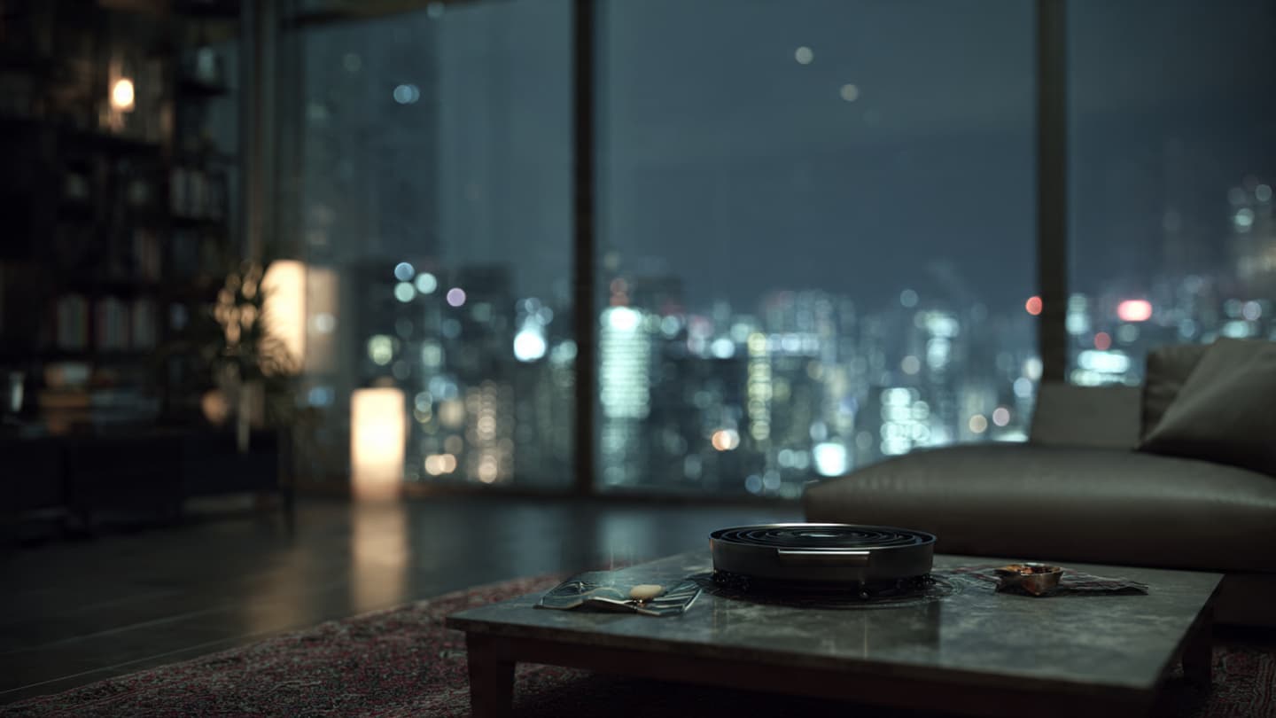 When the Holiday Meets the Handcuff: Watching the Violent Turn of a Hong Kong Evening