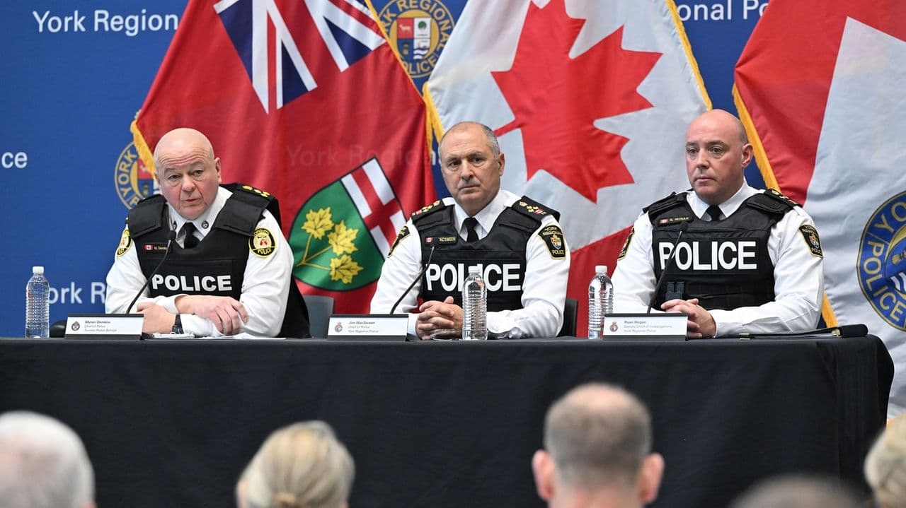Eight Current and Former Toronto Police Arrested in Organized Crime Inquiry