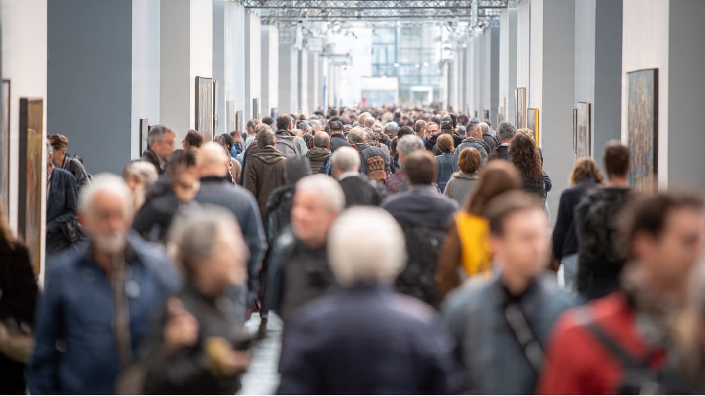Réflexions sur l'eau, fractures dans la forme : La Biennale face à un horizon changeant