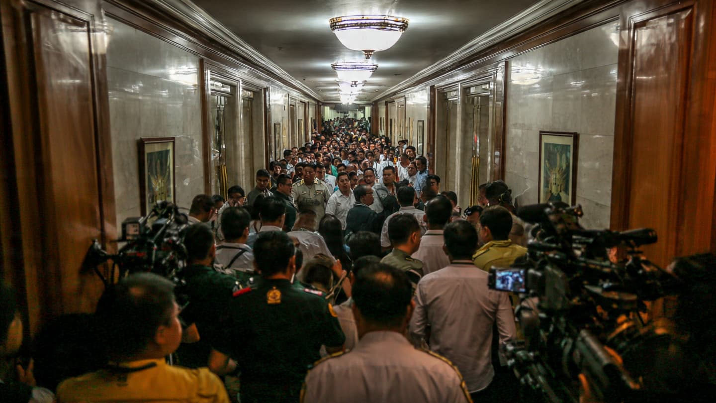 Chaos Beneath the Chamber Lights as Duterte Ally Faces Arrest Threat