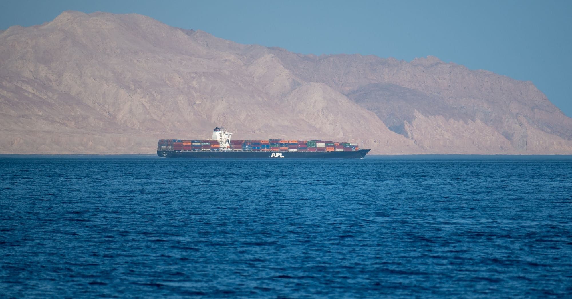 Strait of Hormuz Crisis Triggers Fertilizer and Helium Shock Beyond Oil Markets