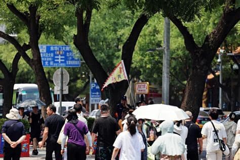 China Rolls Out Online Registration for Tourists in Non-Hotel Stays, Including Rental Homes