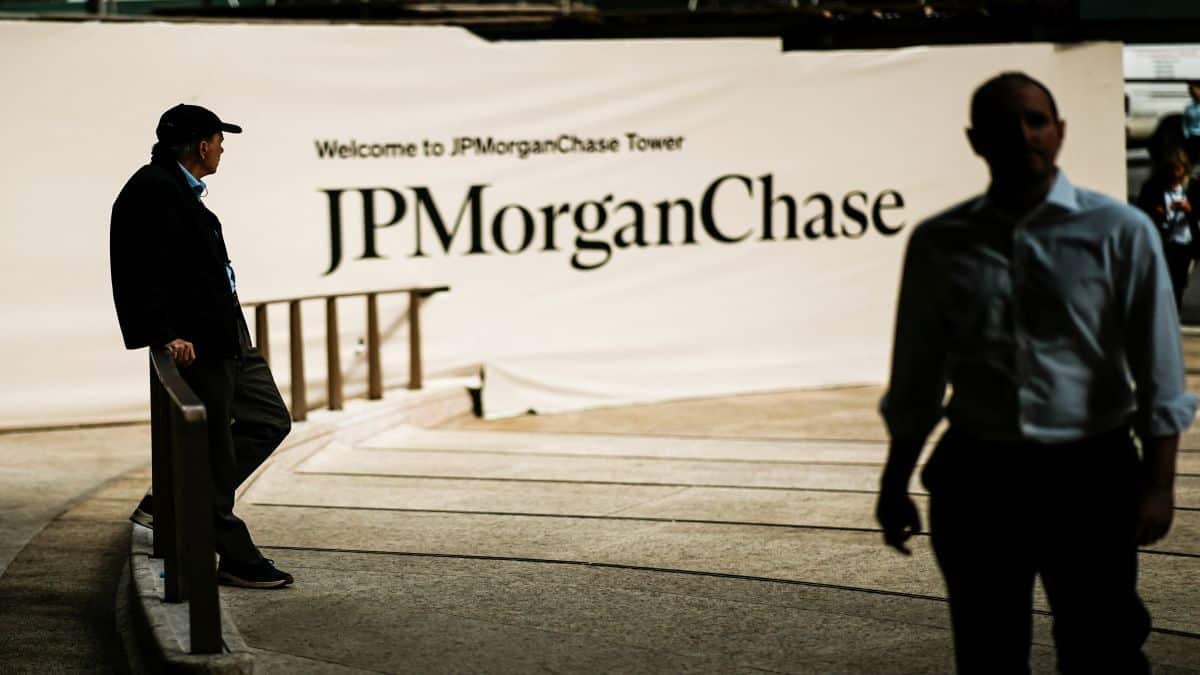 This Week in Explainers: Inside the Bombshell Sexual Abuse Lawsuit Against JPMorgan Executive