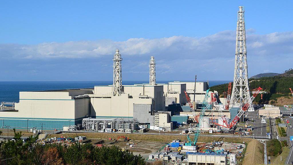 Japan Suspends World's Largest Nuclear Plant Hours After Restart