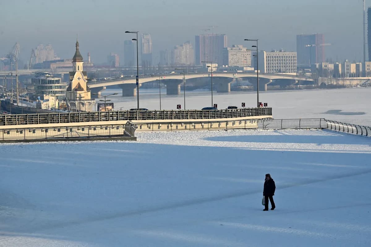 Explosions Heard in Kyiv Amid Double Russian Ballistic Missile Attack