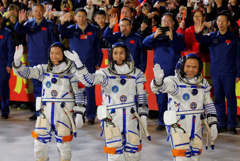 China's Shenzhou-21 Astronaut Crew to Extend Stay in Space by an Additional Month
