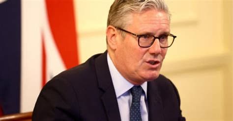 Trump Claims Starmer is Weak, Mocks UK Aircraft Carriers Amid Iran Conflict