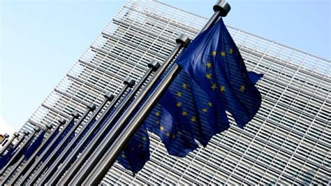 Macron Declares EU's Mutual Defense Clause is Clear Amid NATO Doubts