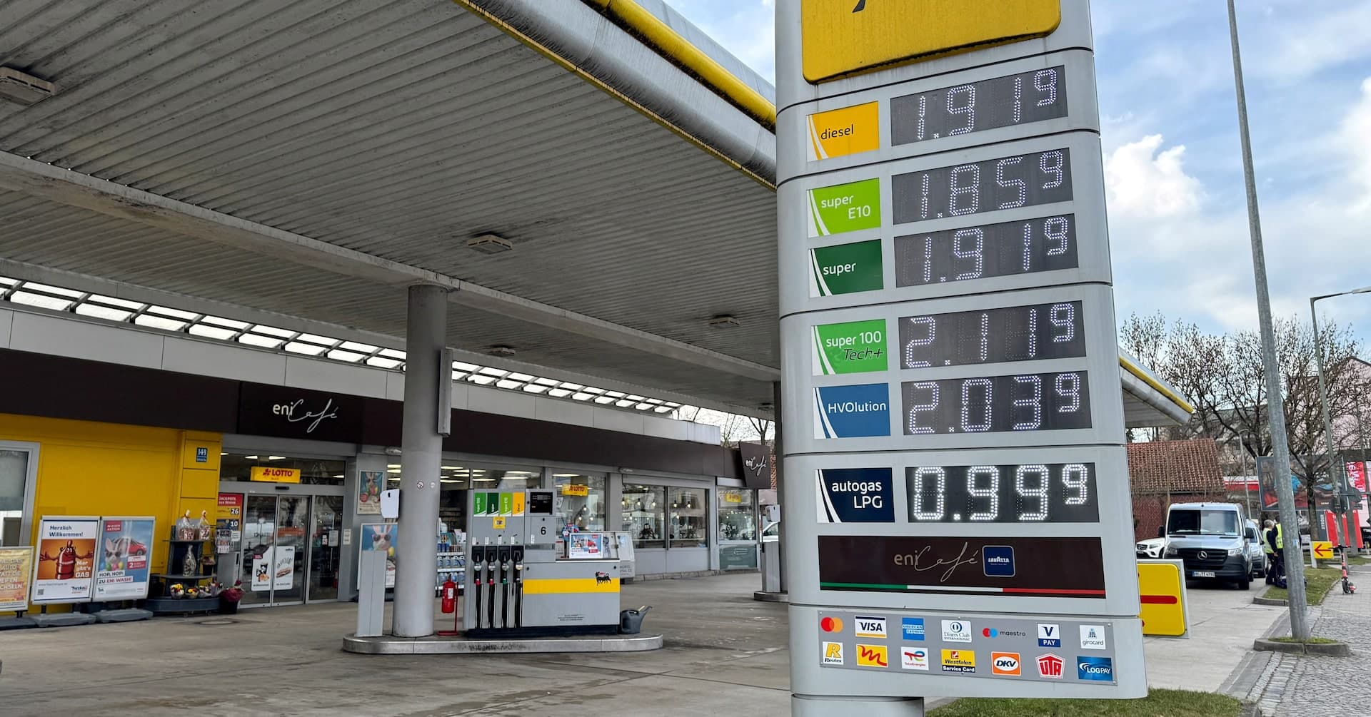 Iraq Reduces Oil Output, More Cuts to Come if Hormuz Disruptions Persist