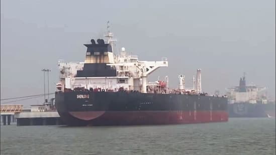 Report: US-Iran Talks Hit Stalemate Over Strait of Hormuz