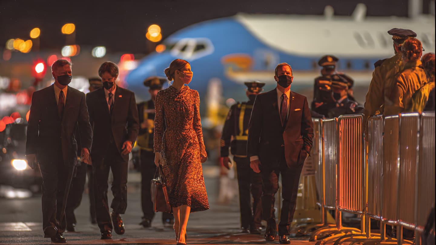 When Talks Fall Silent, What Do Movements Between Nations Reveal?