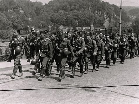 Young Luxembourgers Reject Conscription Despite Growing Fear of War