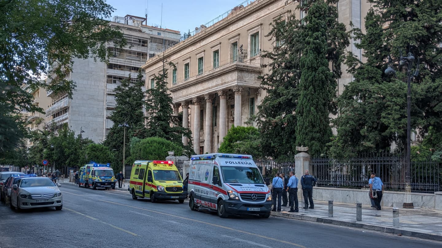 Beneath Ancient Columns: The Day Bureaucracy Turned to Chaos in Greece’s Capital