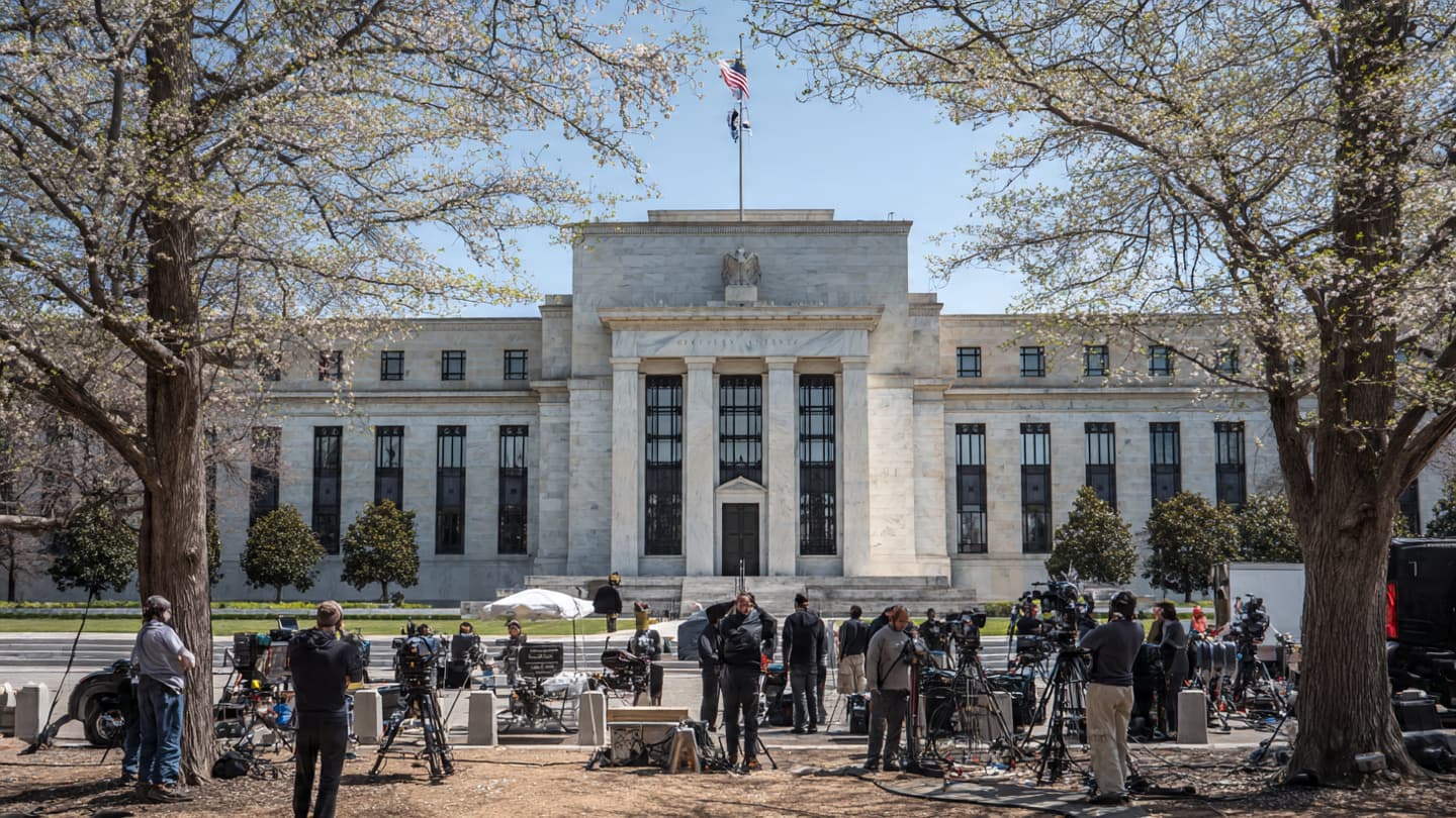 Beneath the Dome of Uncertainty: Markets Watch as Powell Nears the Door