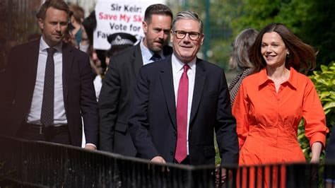 Four Ministers Resign as Pressure Rises on Starmer to Quit