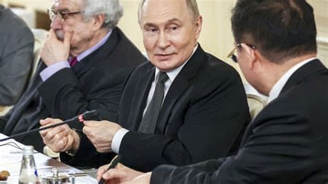 Zelenskyy Says He Is Ready to Meet Putin in Azerbaijan