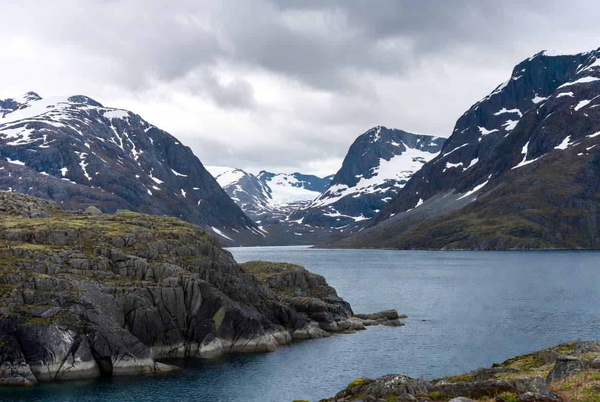 Trump Claims Denmark Has “No Legal Right” to Greenland, Rekindling Arctic Tensions